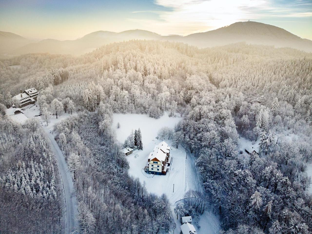 Hotel Edvard Frenštát pod Radhoštěm Exterior foto