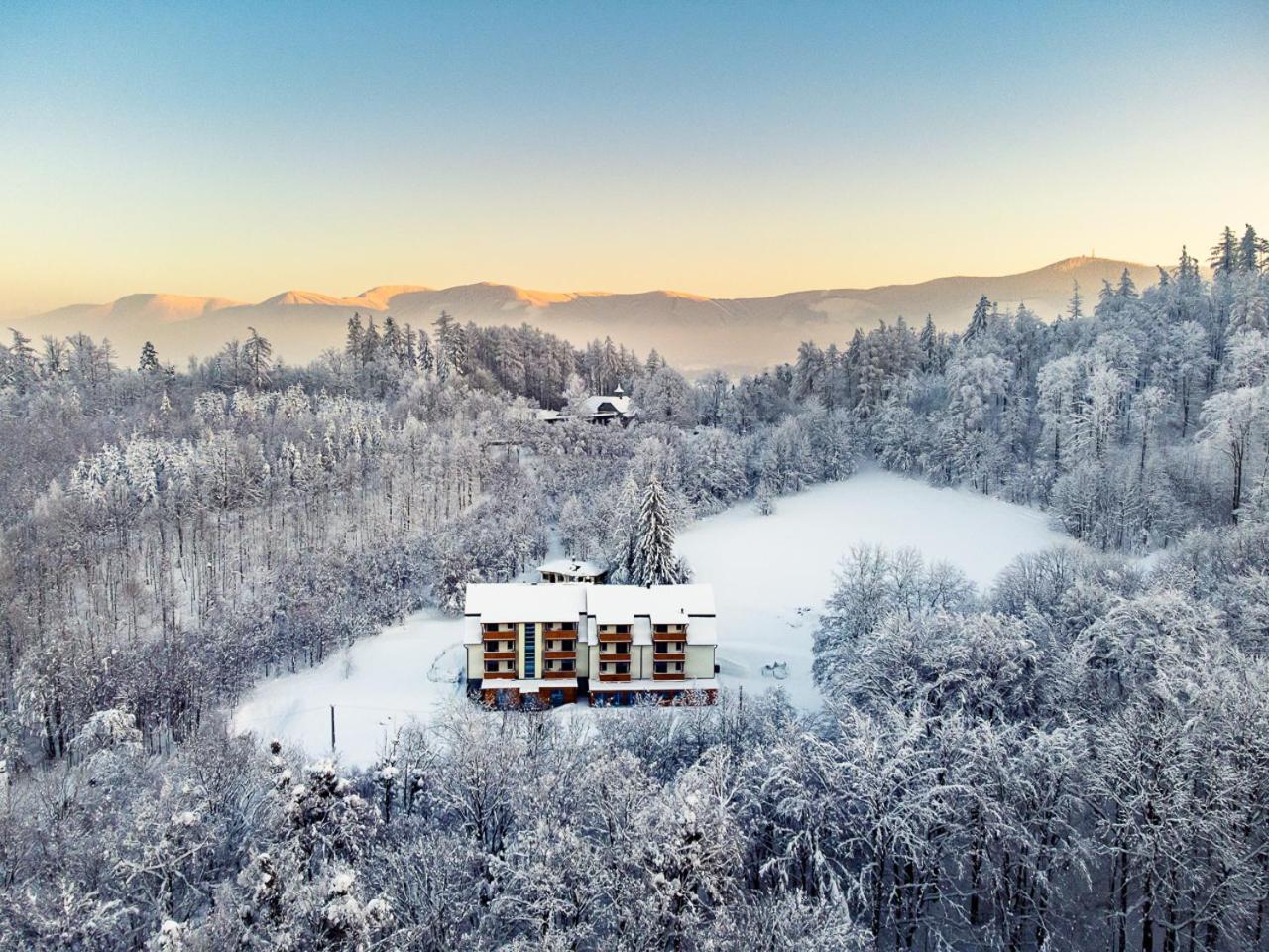Hotel Edvard Frenštát pod Radhoštěm Exterior foto